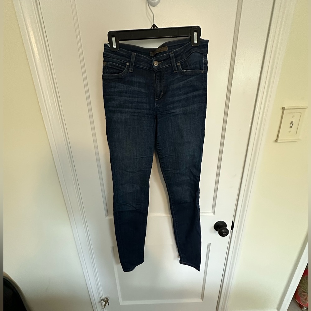 Joes Jeans. Dark blue wash. Size 27. Flawless. The icon mid rise skinny
